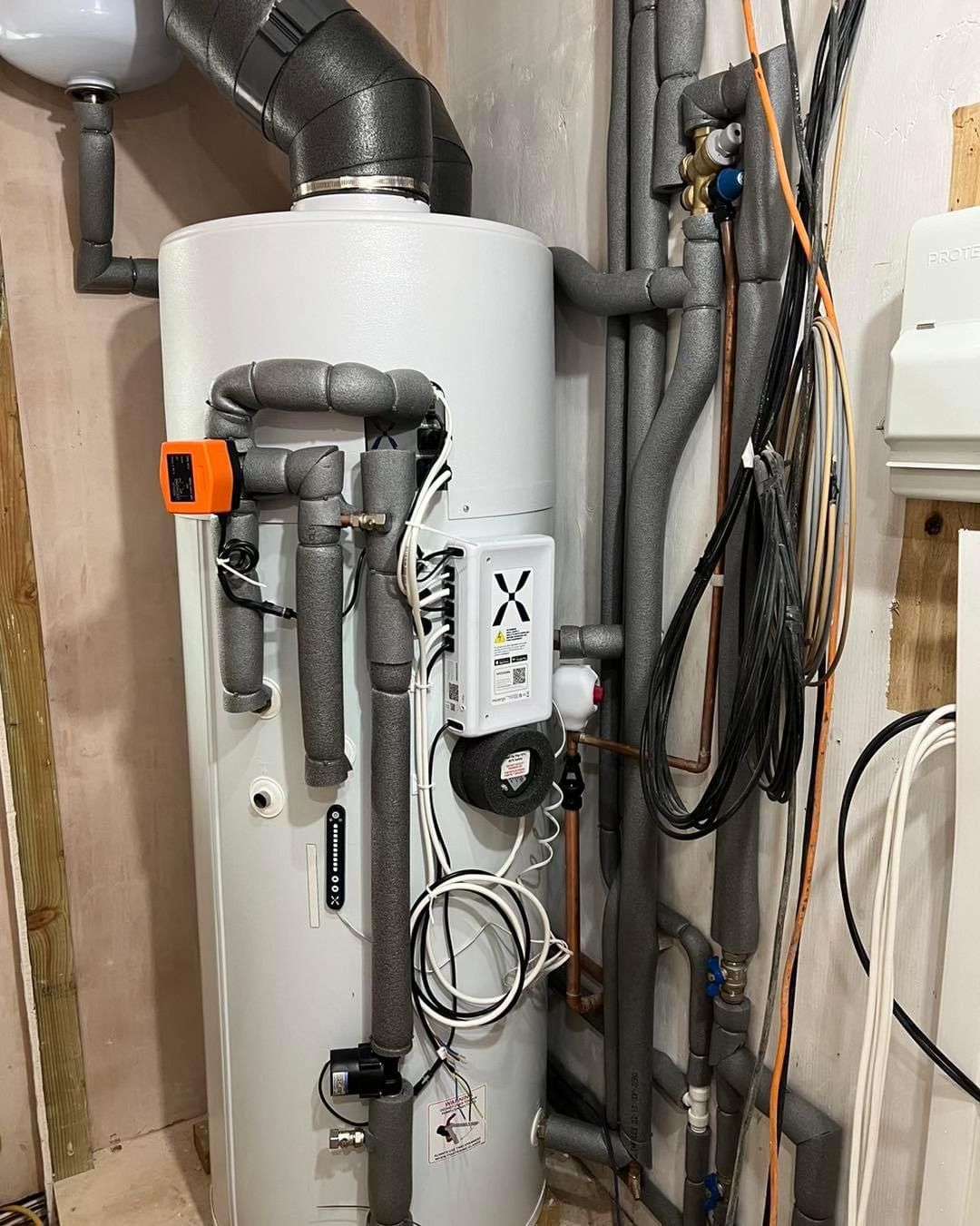 Air source heat pump cylinder