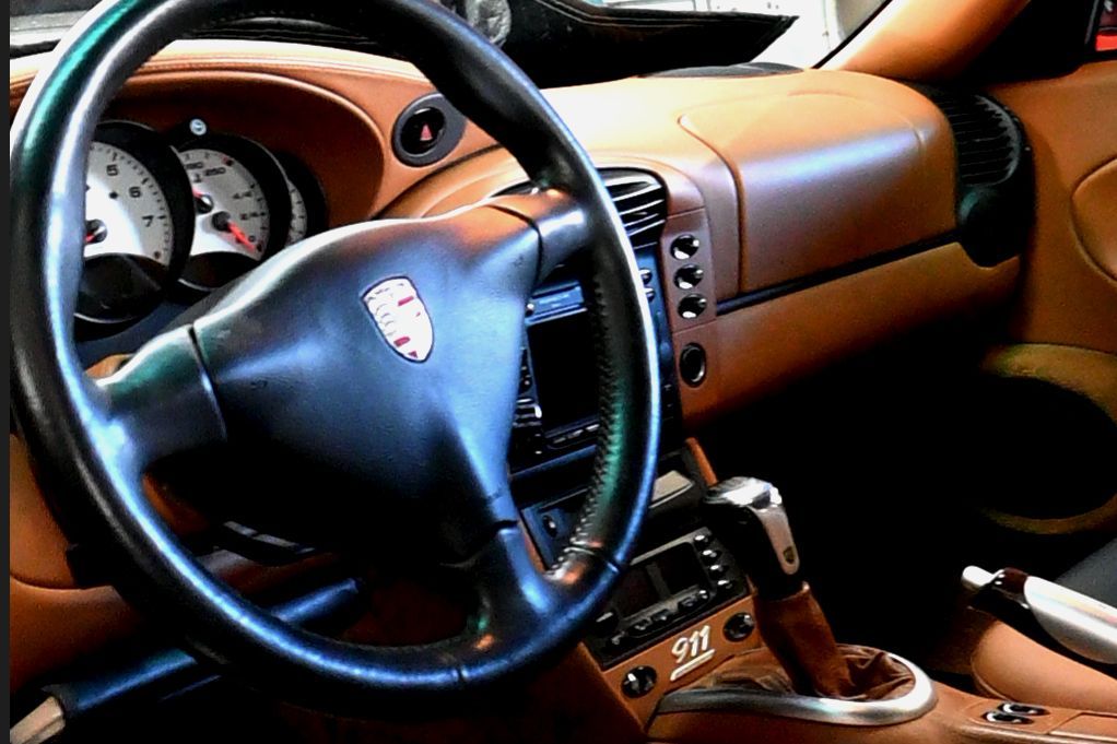 The steering wheel of a porsche 911 is shown