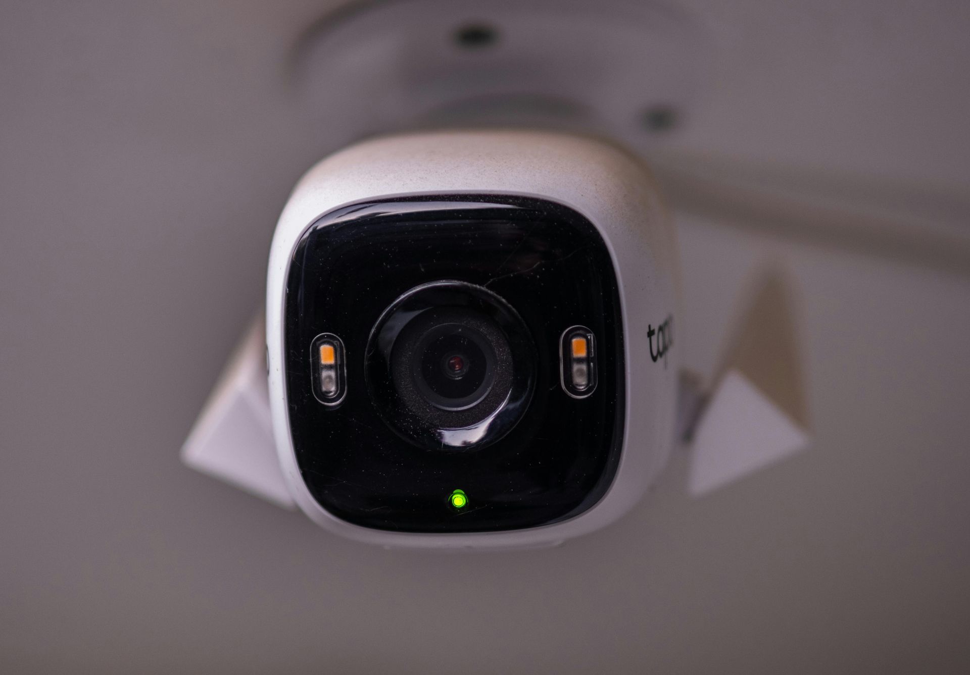 Vos électriciens d'AT Pro à votre service pour la pose de vidéosurveillance sur Saint-Priest.