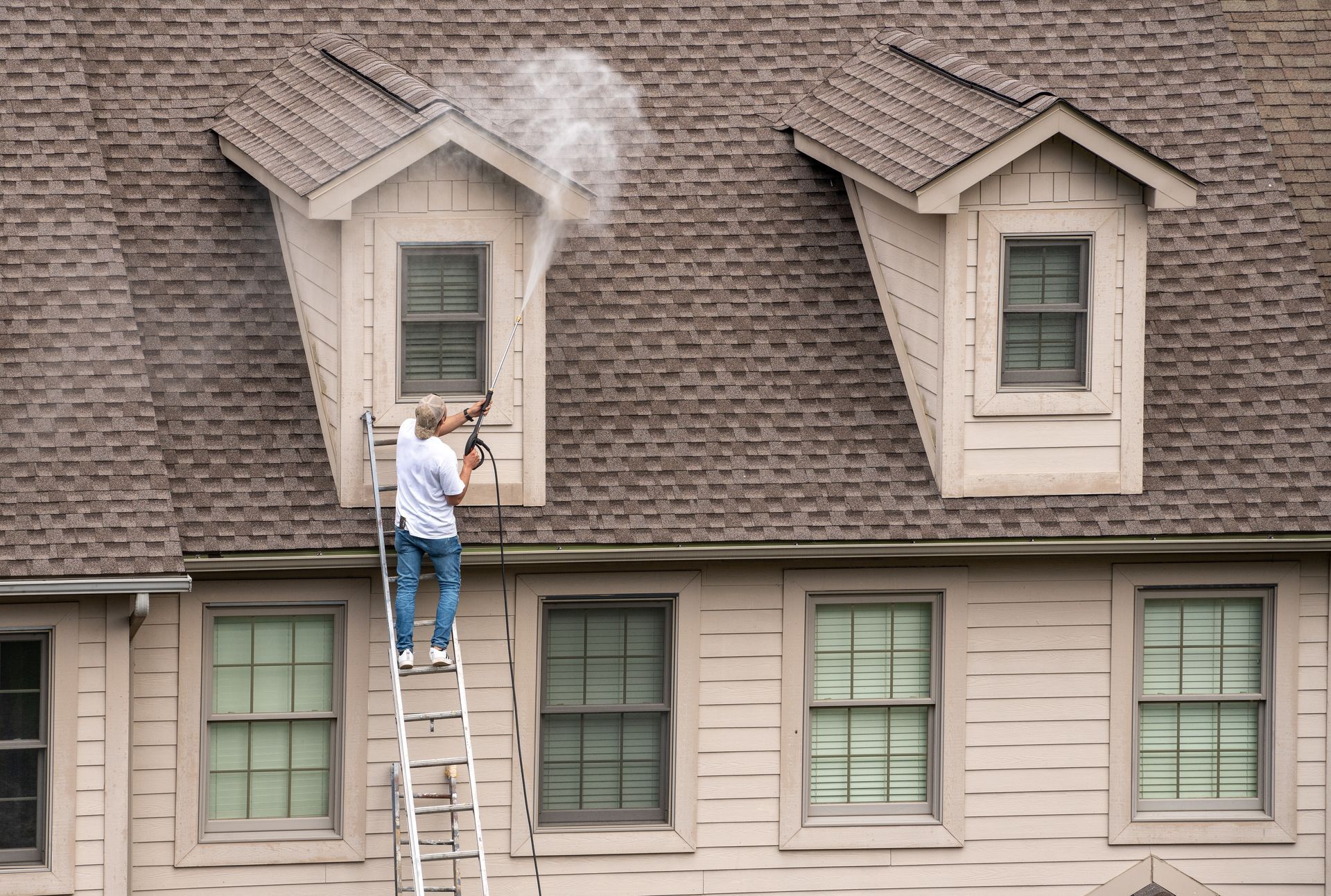 properly cleaning house before painting exterior