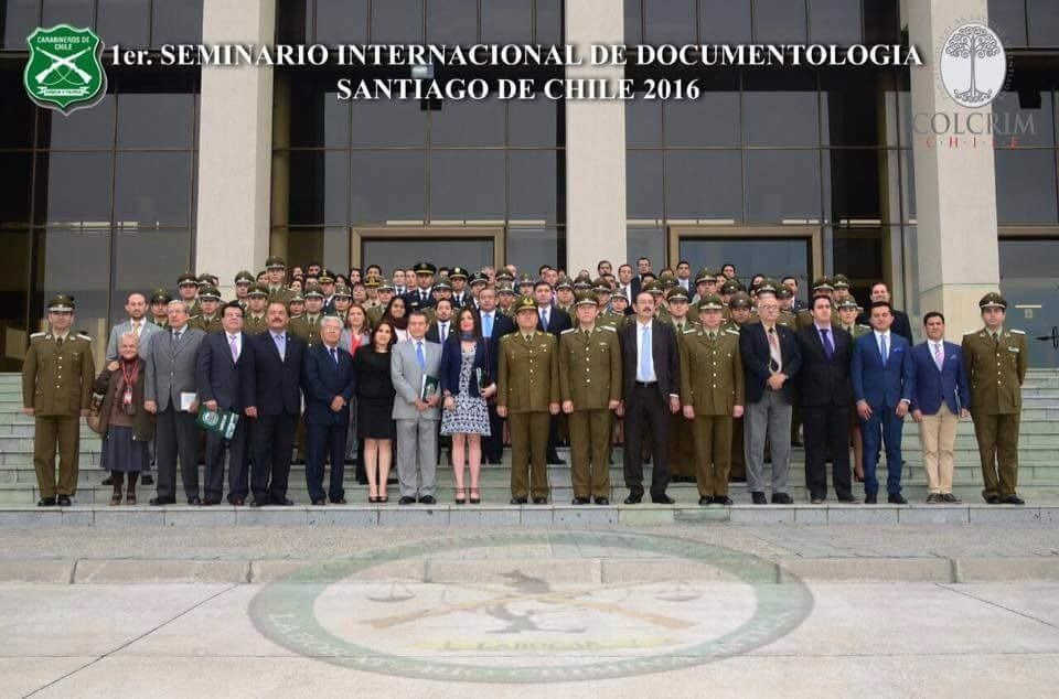 Group photo of uniformed and civilian officials at the Seminario Internacional de Documentología, Santiago, Chile, 2016