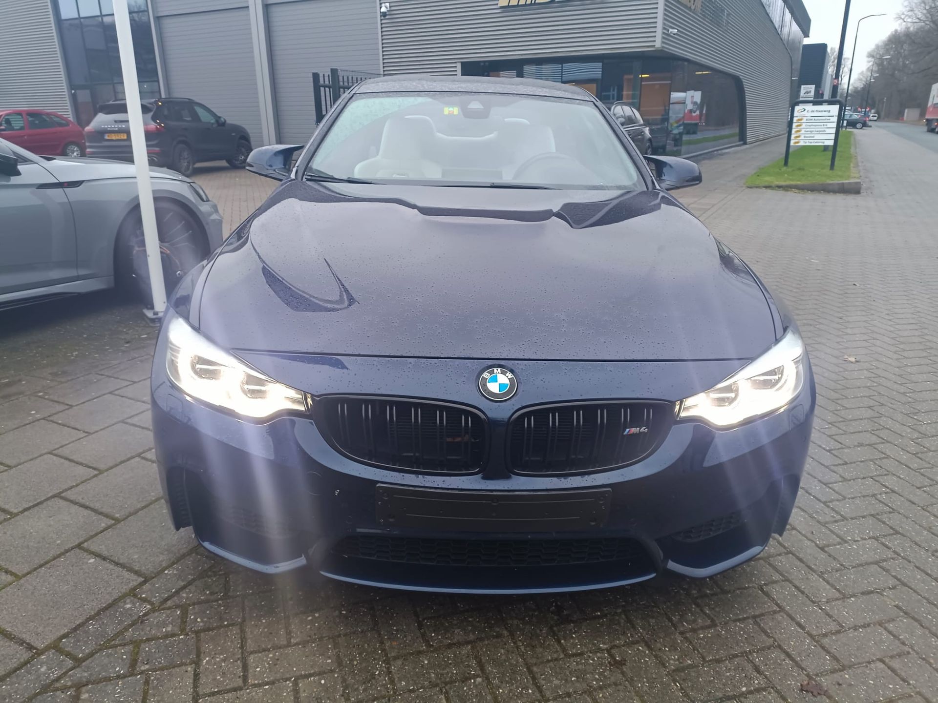 Convoyage automobile des Pays-Bas vers Nontron