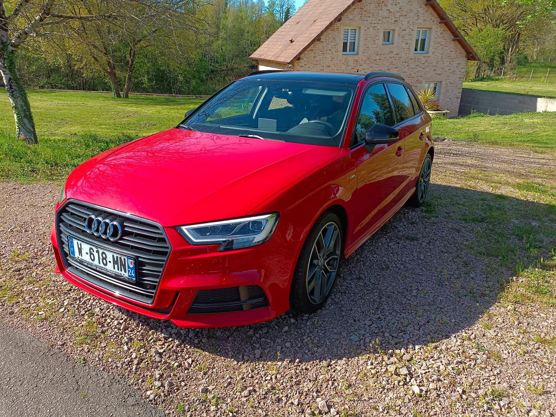 Convoyage automobile de l'Autriche vers Nontron