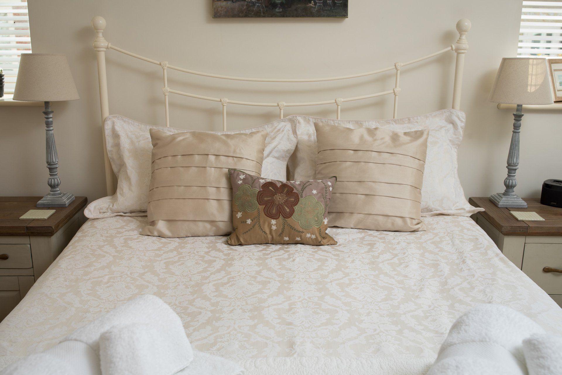 Archways Cottage, Kingsize room, Comfortable beds