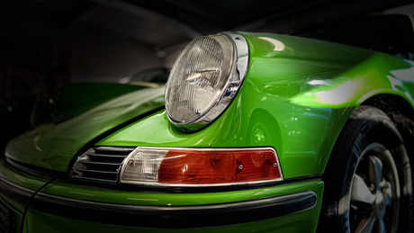 dettaglio cofano porsche