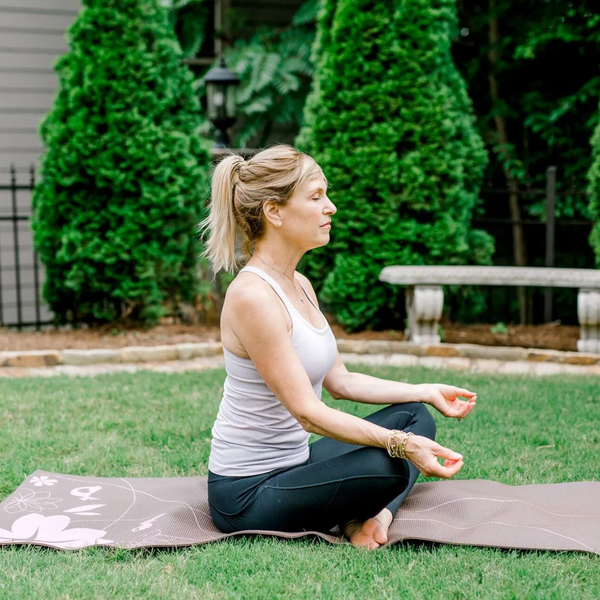 lydia-grace-outdoor-yoga