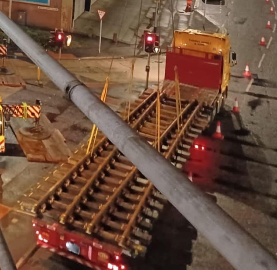 Skips and cranes for hire