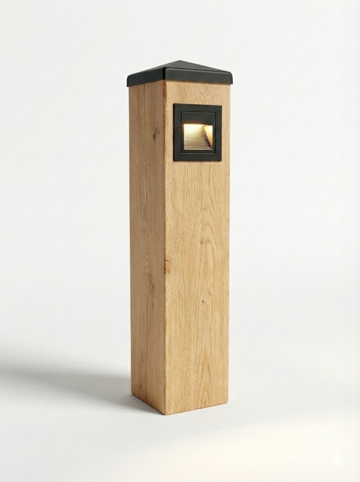 Houten paal met vierkante lampfitting, zwarte dop.
