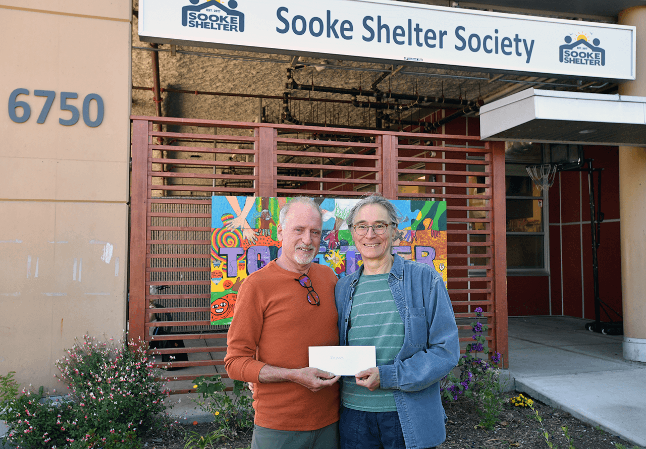 Chris Bryant presenting cheque $673 to winner Priska Stabel.