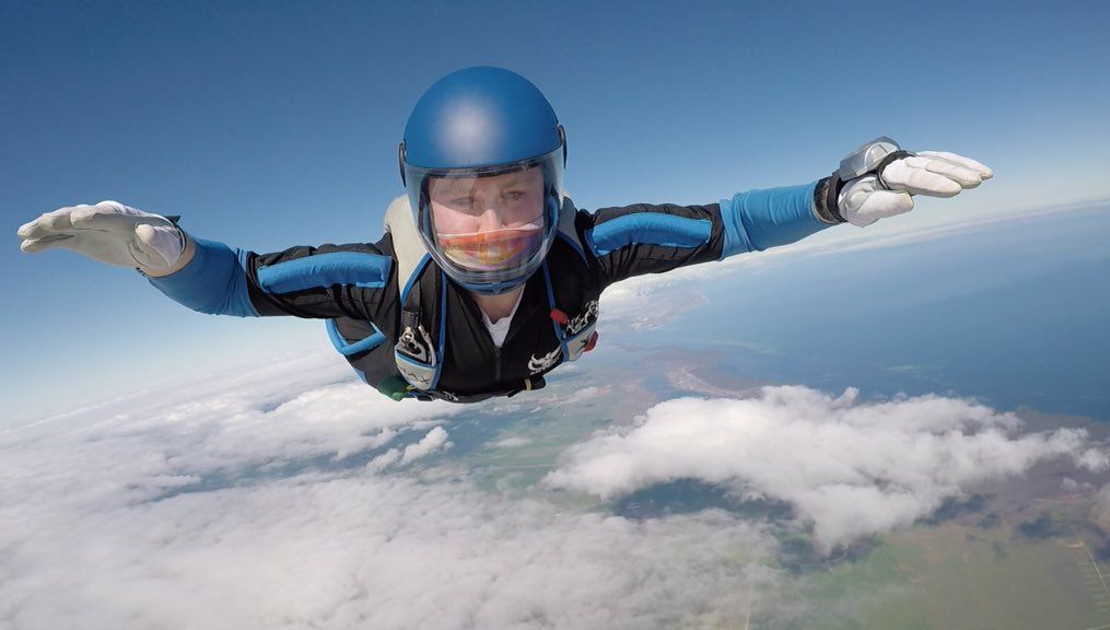 Solo skydiver ready to link up with you in free fall