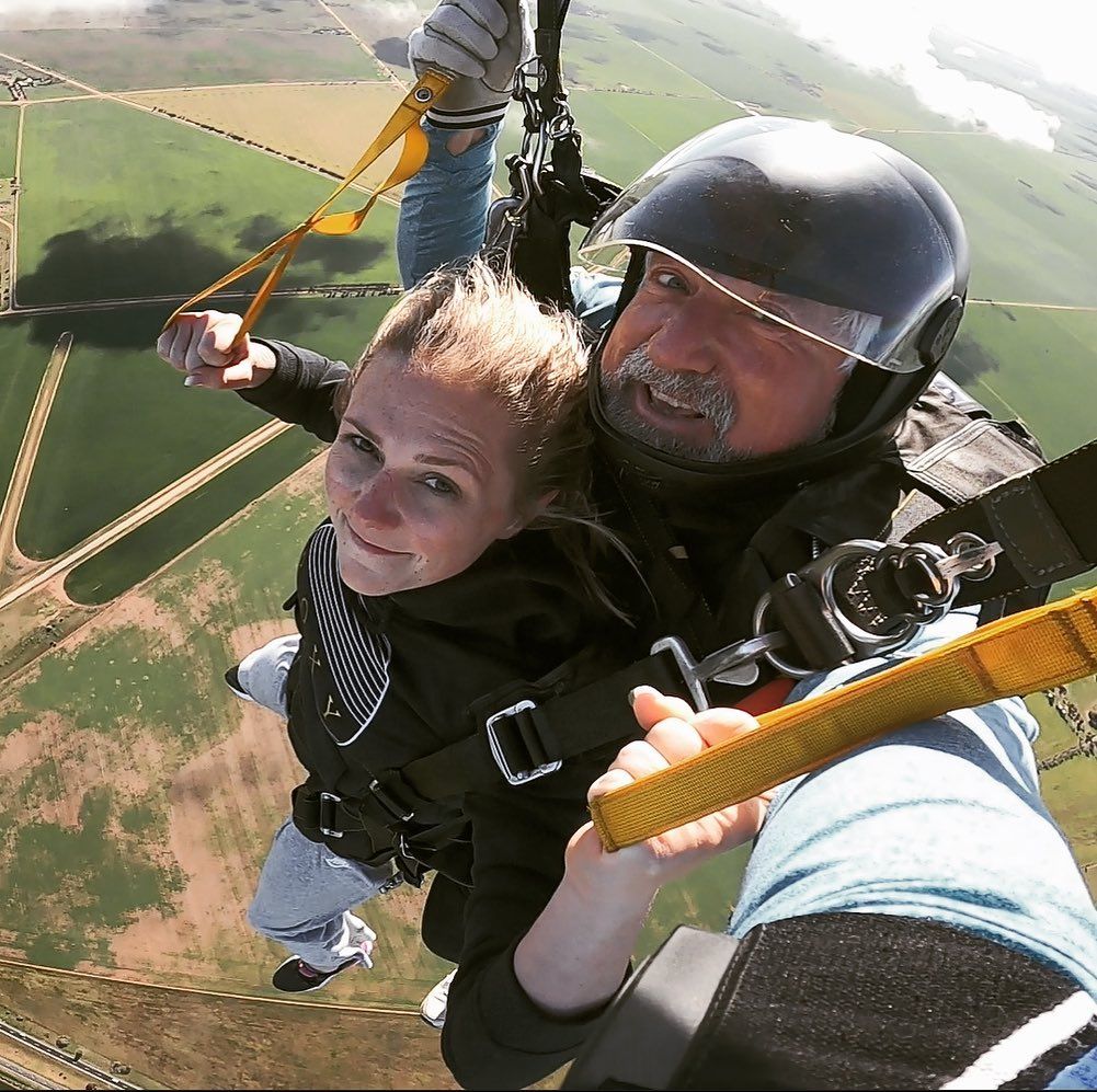 Expert skydiving instructors at aidelaide tandem skydiving