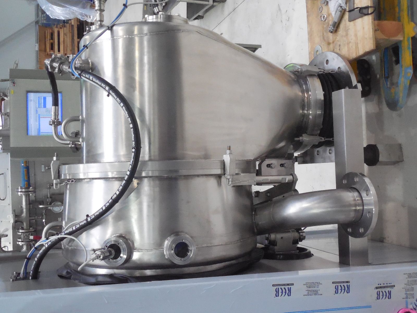 Batch Filtering Centrifuges vs. Agitated Nutsche Filter-Dryers (ANFD)