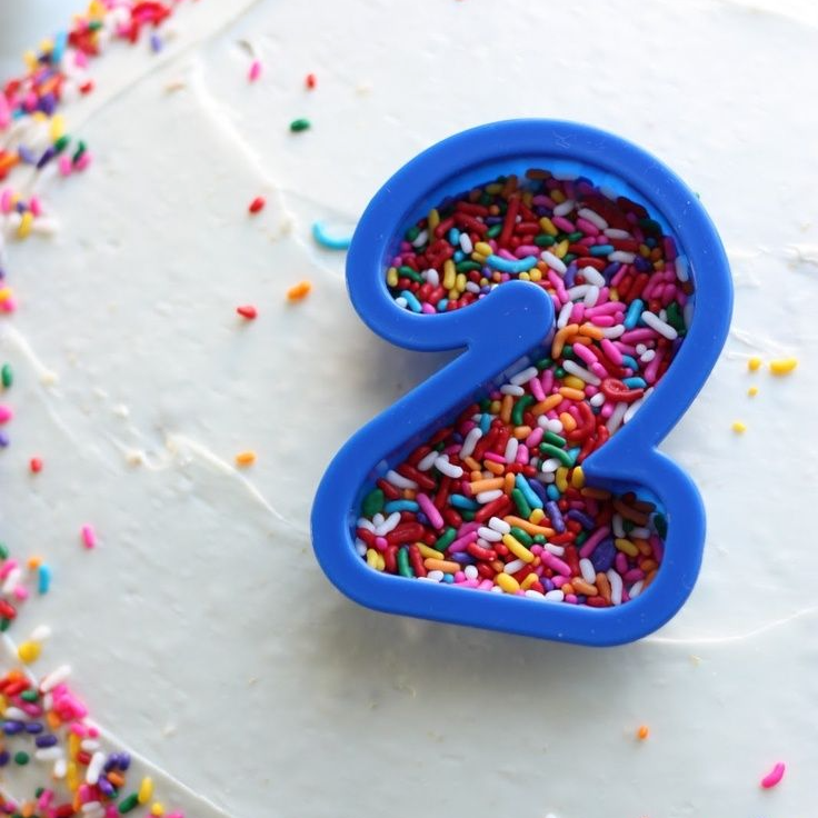using a cookie cutter as a template on cake