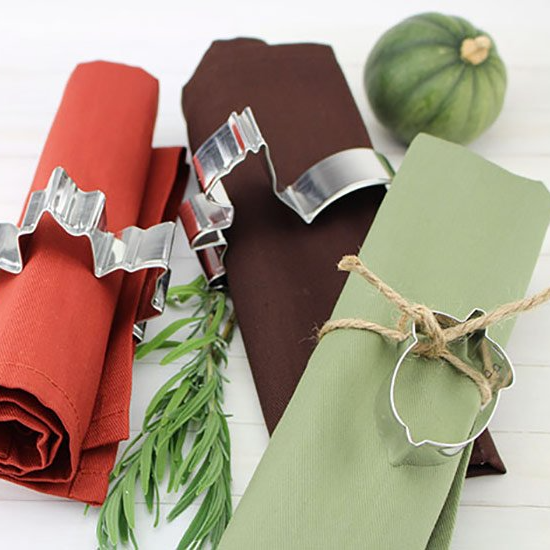 Cookie cutter napkin rings