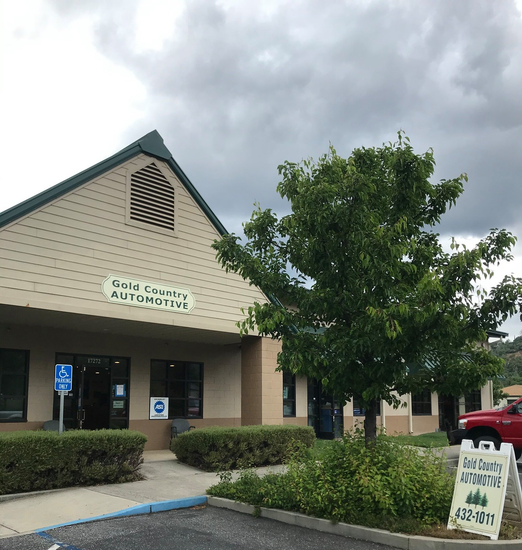 Technician Signing Like — Grass Valley — Gold Country Automotive Technician Signing Like — Grass Valley — Gold Country Automotive