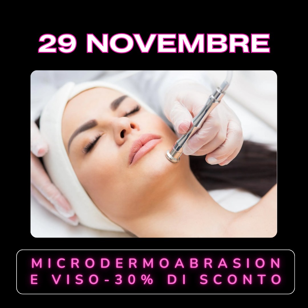 Una donna si sta sottoponendo a un trattamento di microdermoabrasione sul viso