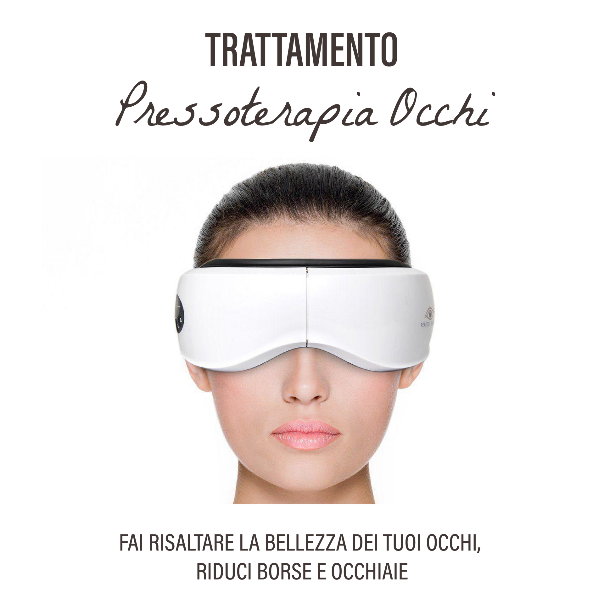 Una donna indossa una maschera per gli occhi bianca.