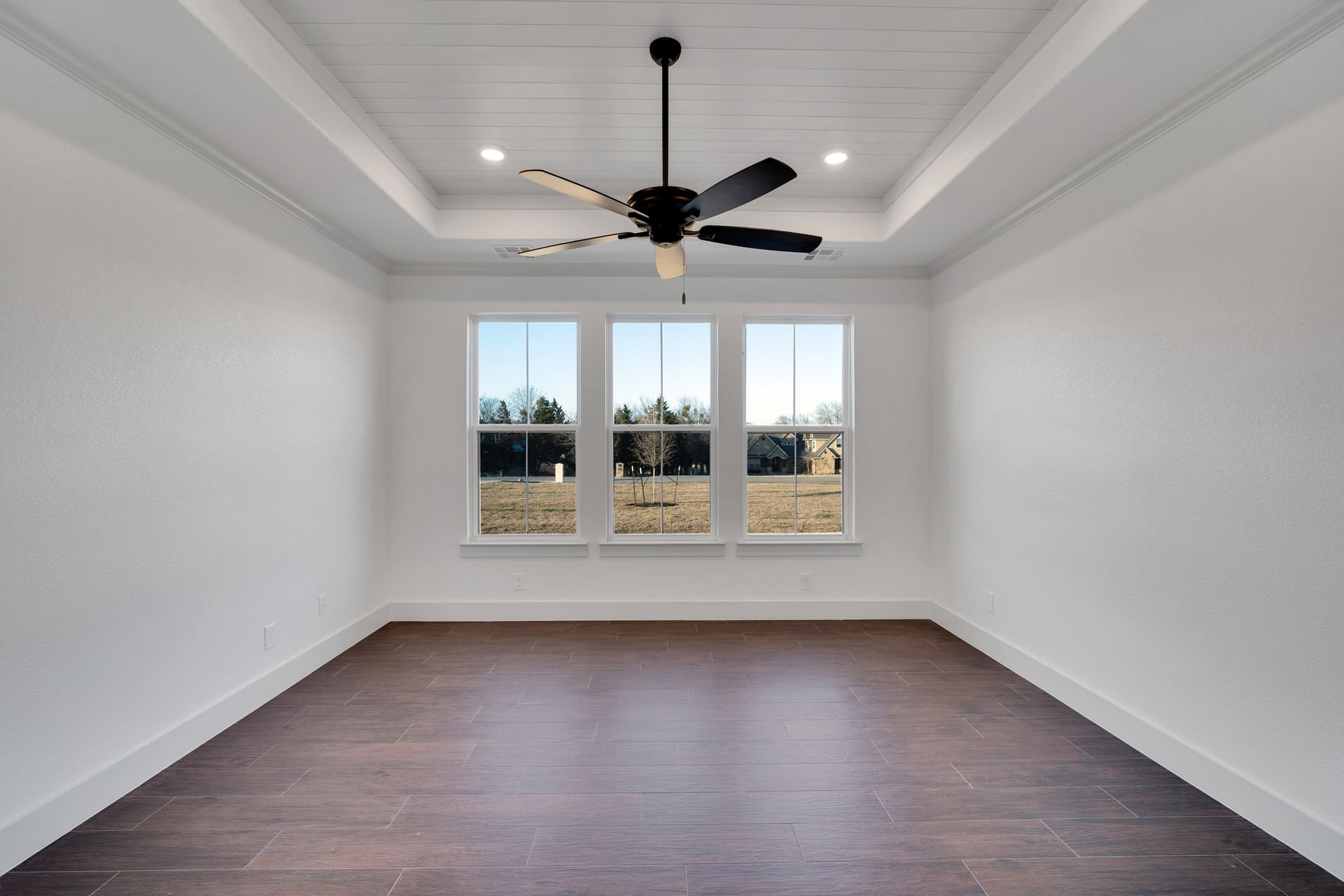 vaulted ceiling living room North Texas