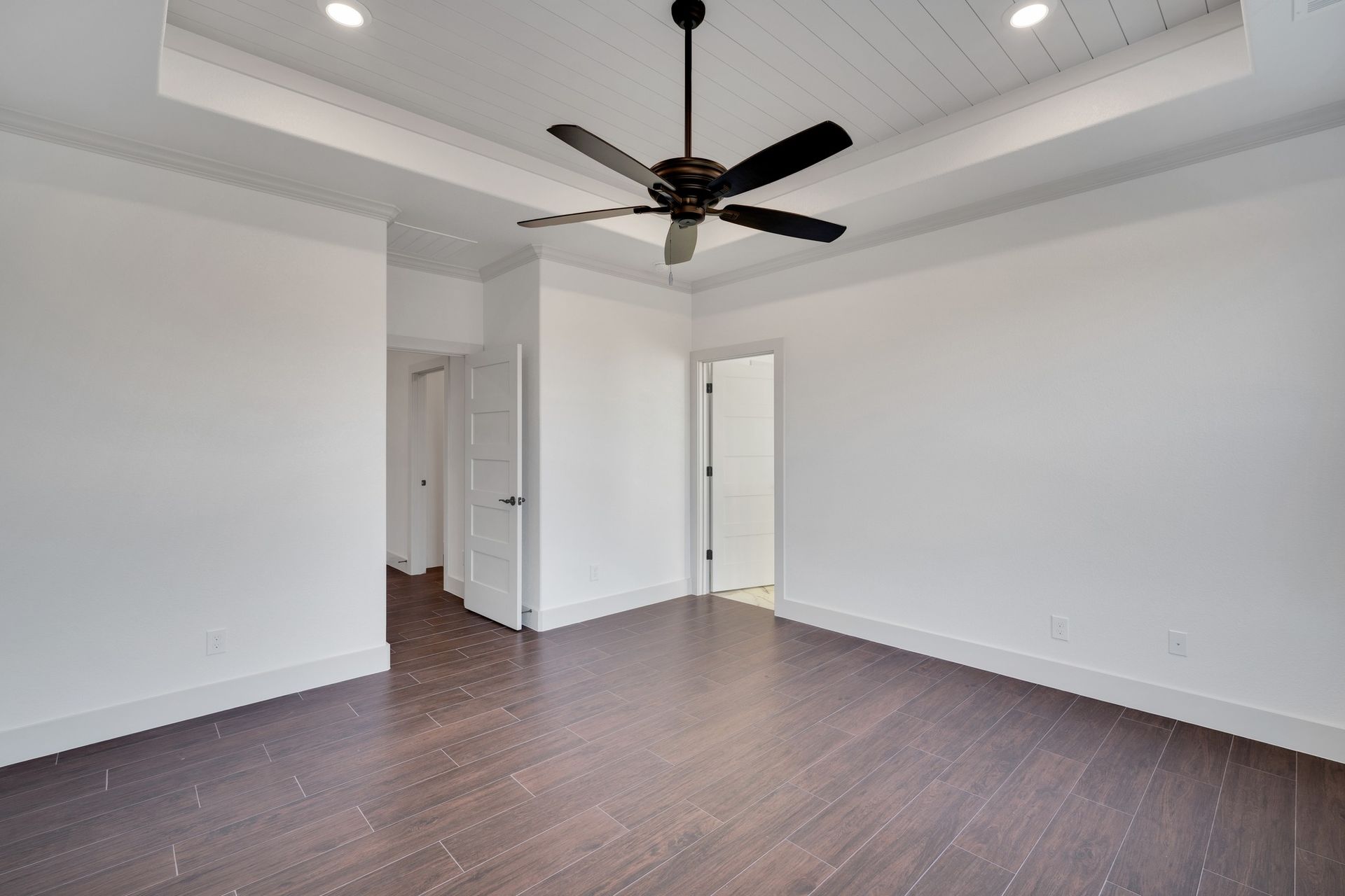 bedroom with tray ceiling