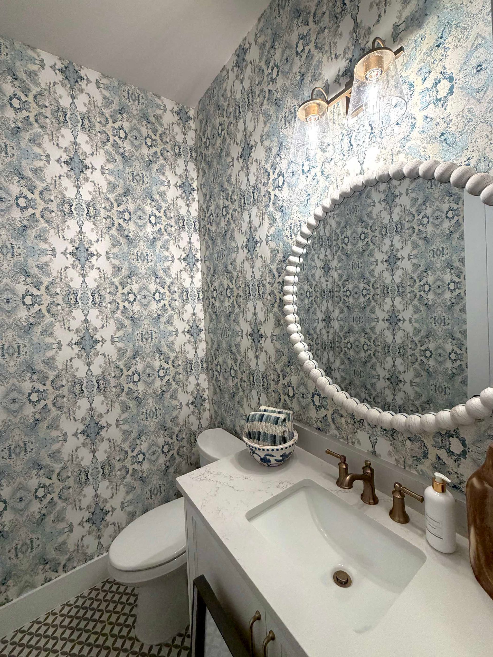 decorative bathroom tile with arched niche detail