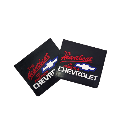 Dos posavasos Chevrolet negros con las palabras 