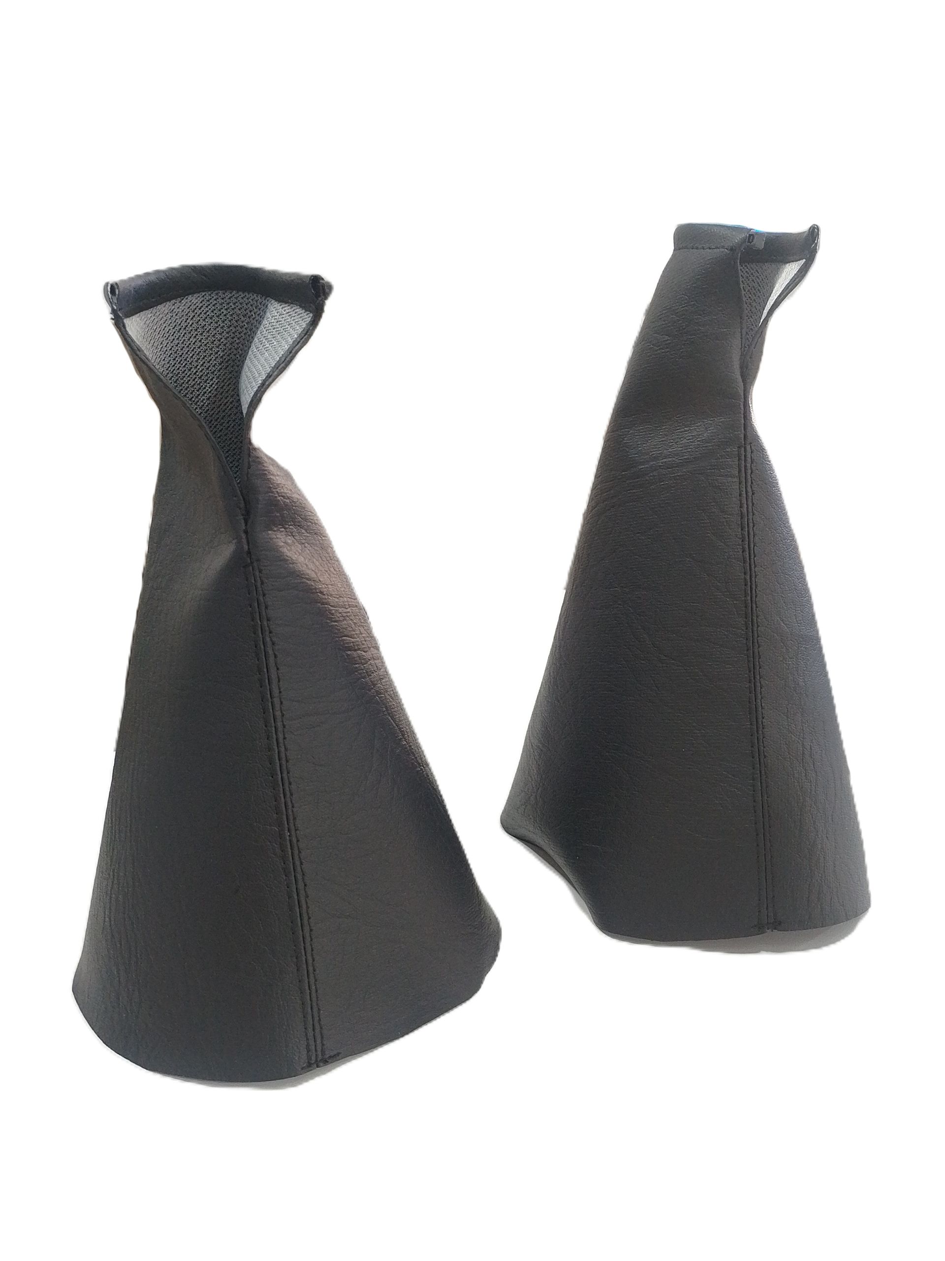 Bota o manga triangular negra con cremallera, colocada en posición vertical sobre un fondo blanco.