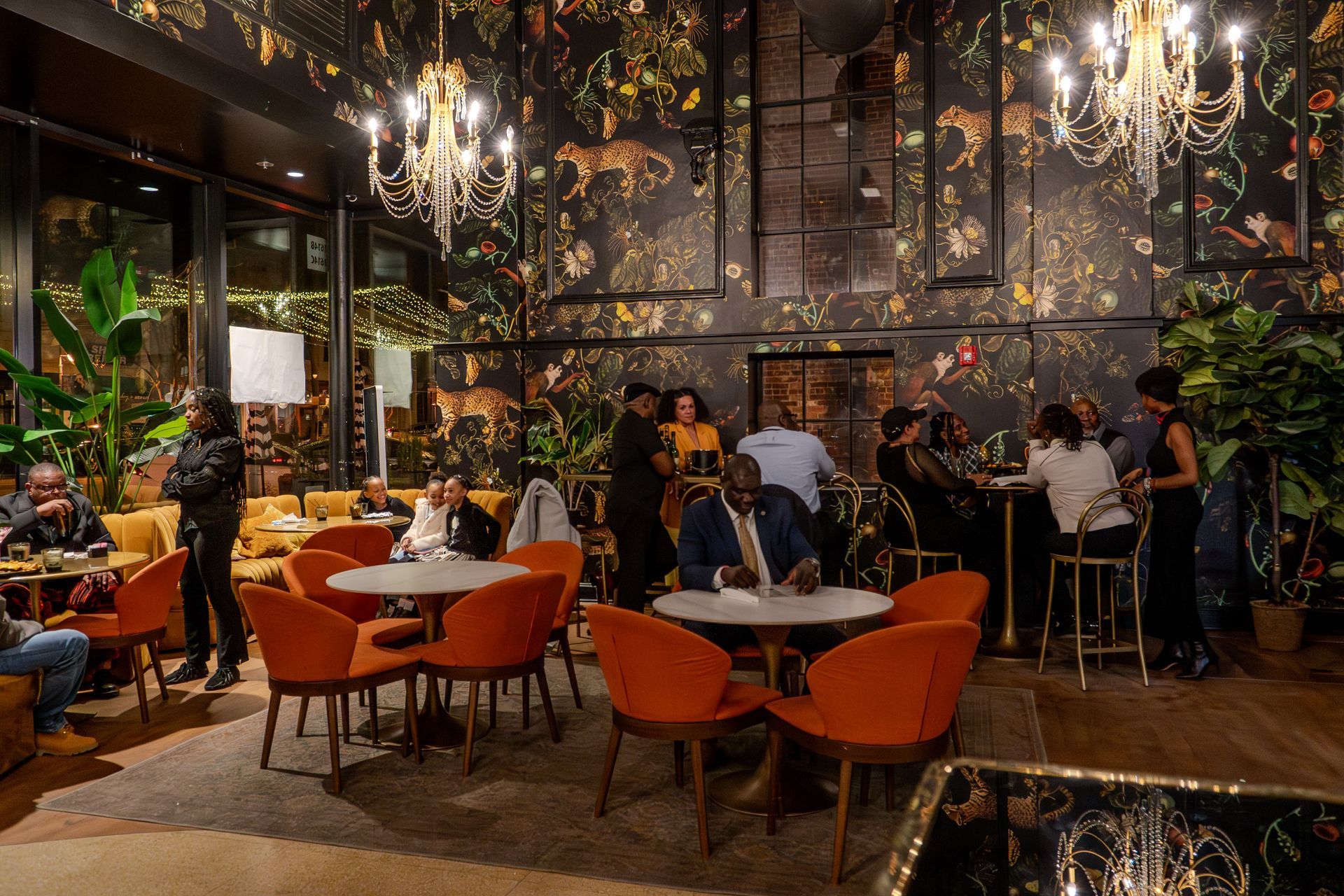 A group of people are sitting at tables in a restaurant.