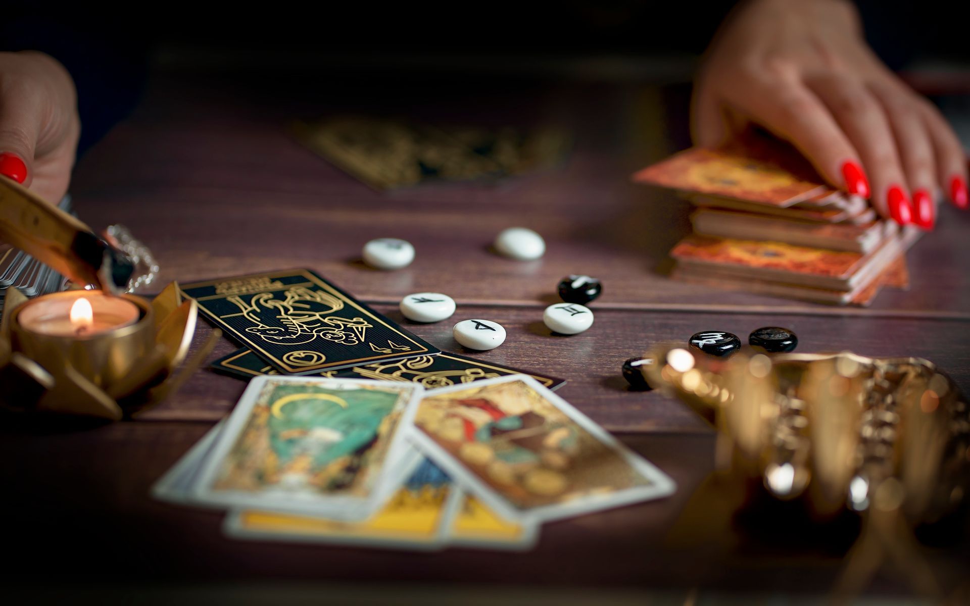 Fortune Teller Reading Future By The Hand — Dallas, TX — Psychic Palm & Card Reader