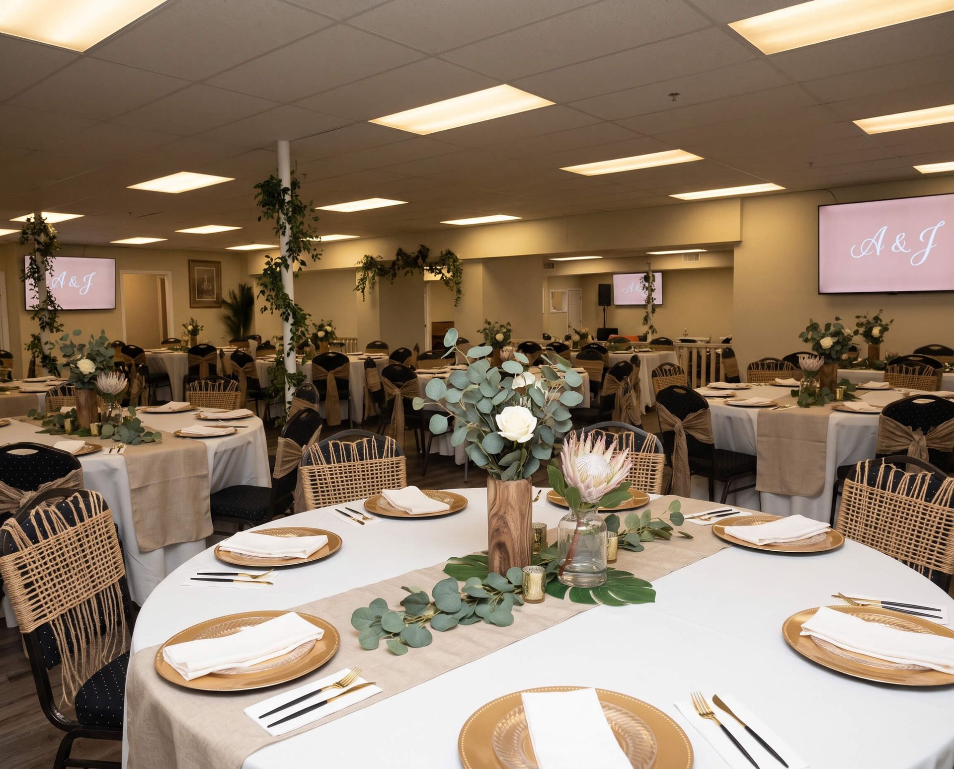 Banquet hall with round tables set in white and gold