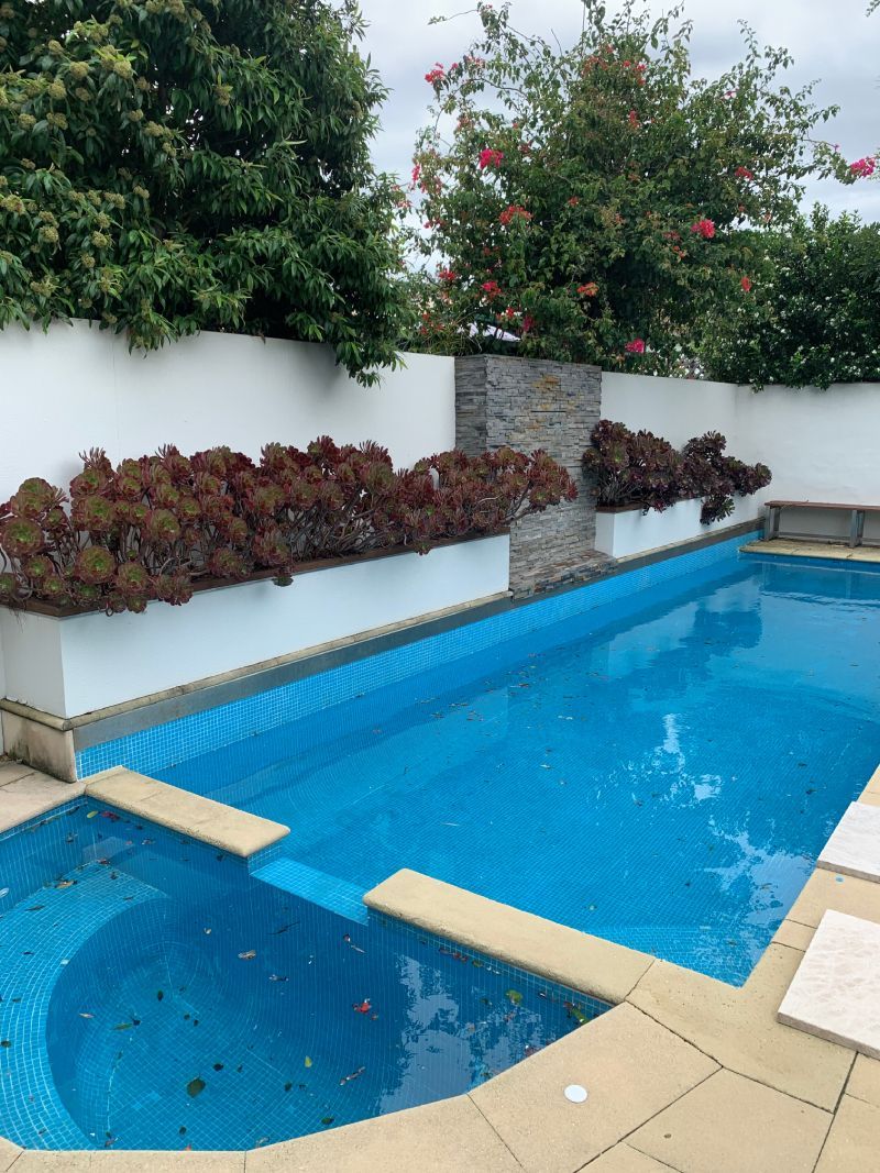pool tiling