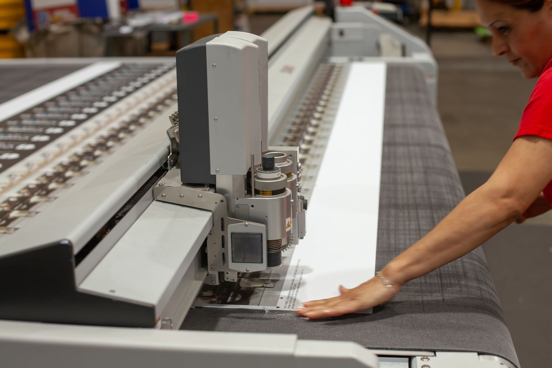Execuprint operator working at a Zünd digital cutting system