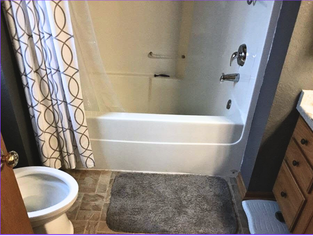 Bathroom before remodel – Oak Creek Plumbing