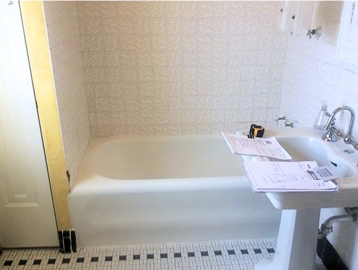 Old bathroom before renovation – Milwaukee WI