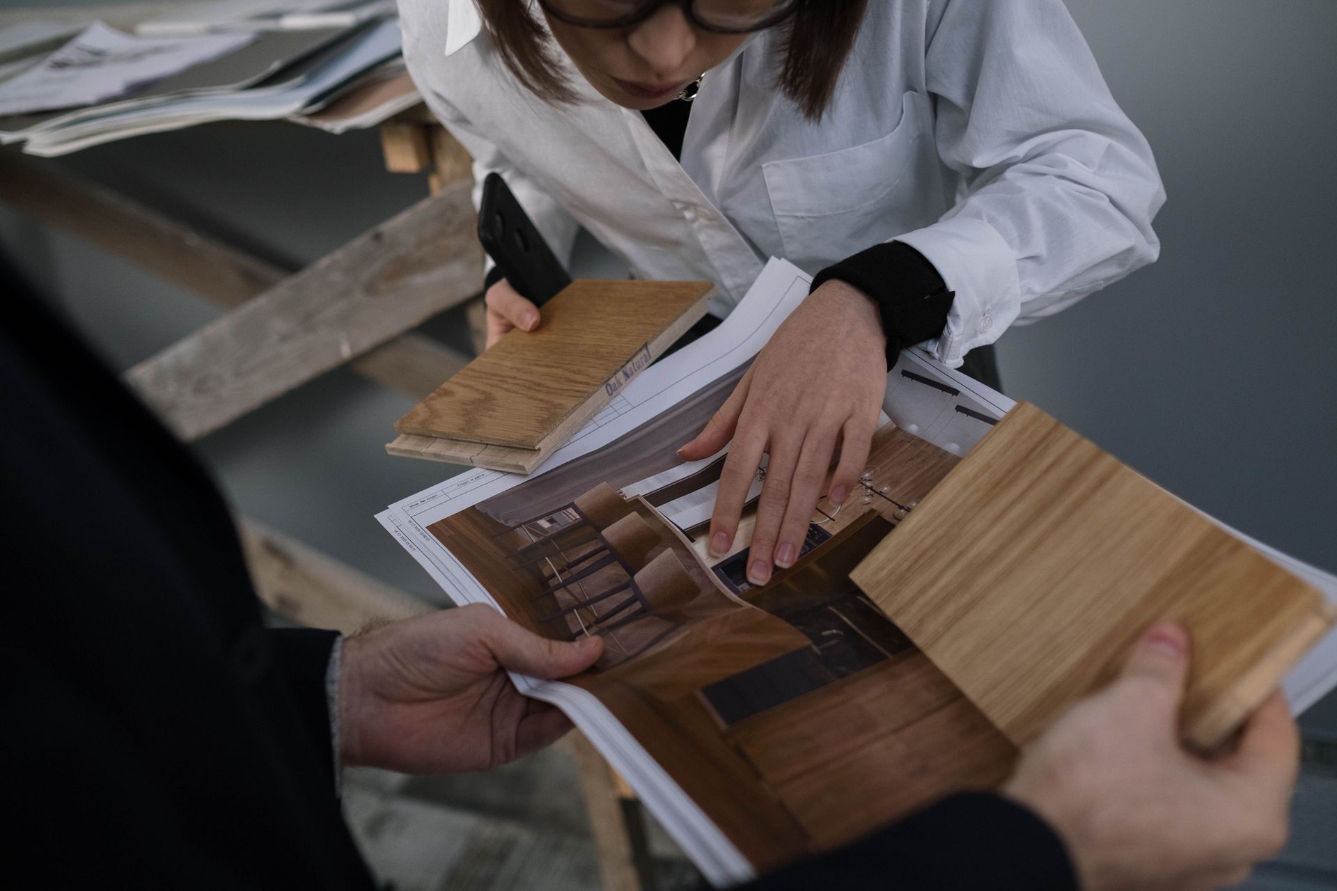 Choosing between wood-effect flooring samples