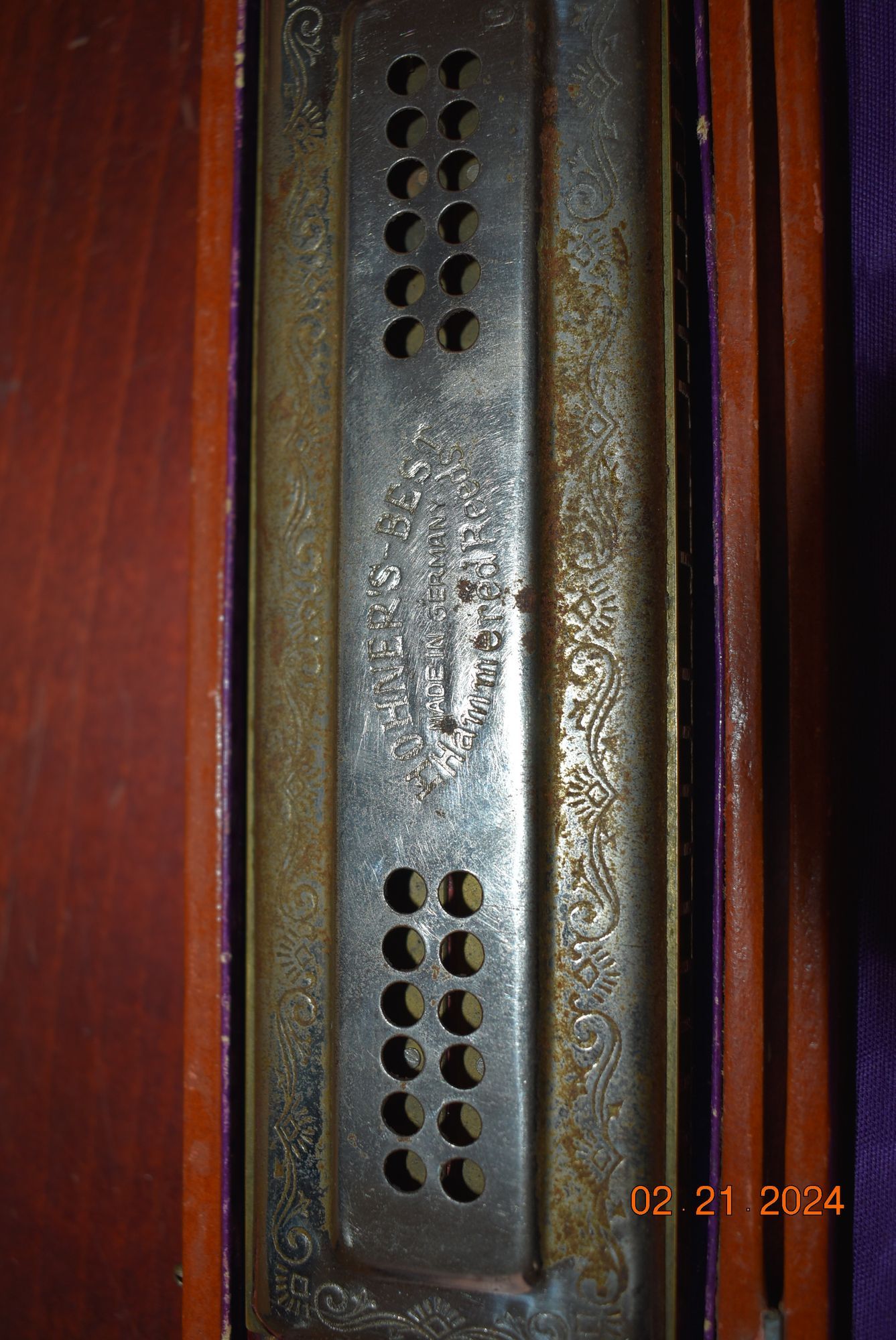 Antique tremolo concert hall hammered harp.