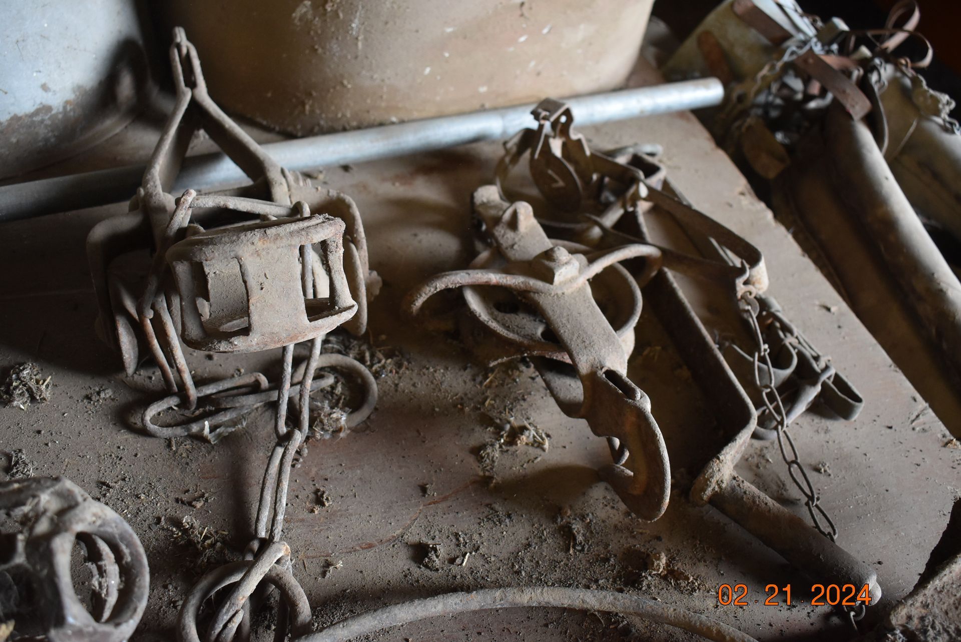 Hook hanging devices