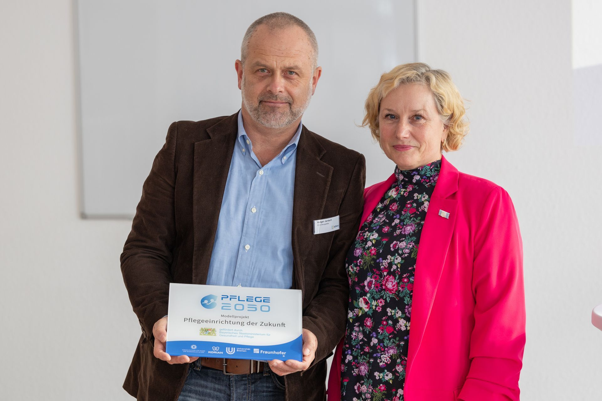 © Korian Stiftung für Pflege und würdevolles Altern Vorständin der Korian Stiftung für Pflege und würdevolles Altern Elisabeth Scharfenberg mit Holger Jantsch