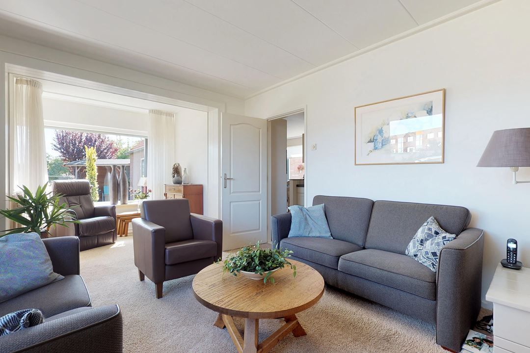 Woonkamer voor renovatie en verbouwing van woning 