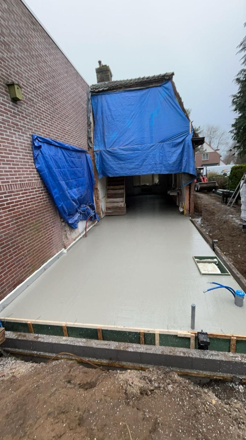 Dakkapelverbouwing afdekking. Woningverbouwing dakconstructie schuttingen