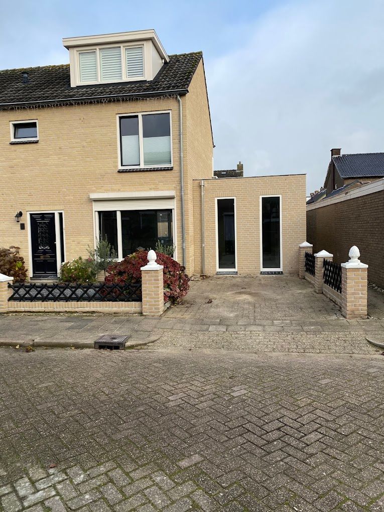 Woningverbouwing dakkapel gevel. Woning renovatie