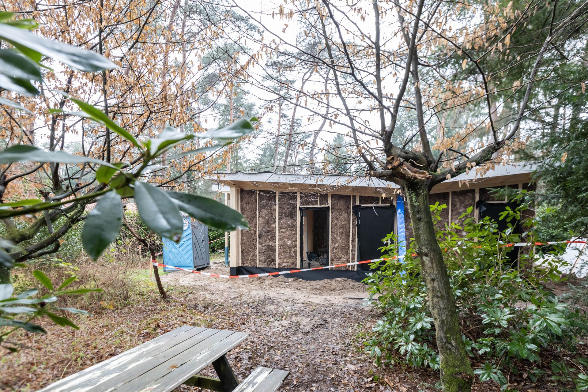 Buitenzijde vakantiehuis tijdens afwerking
