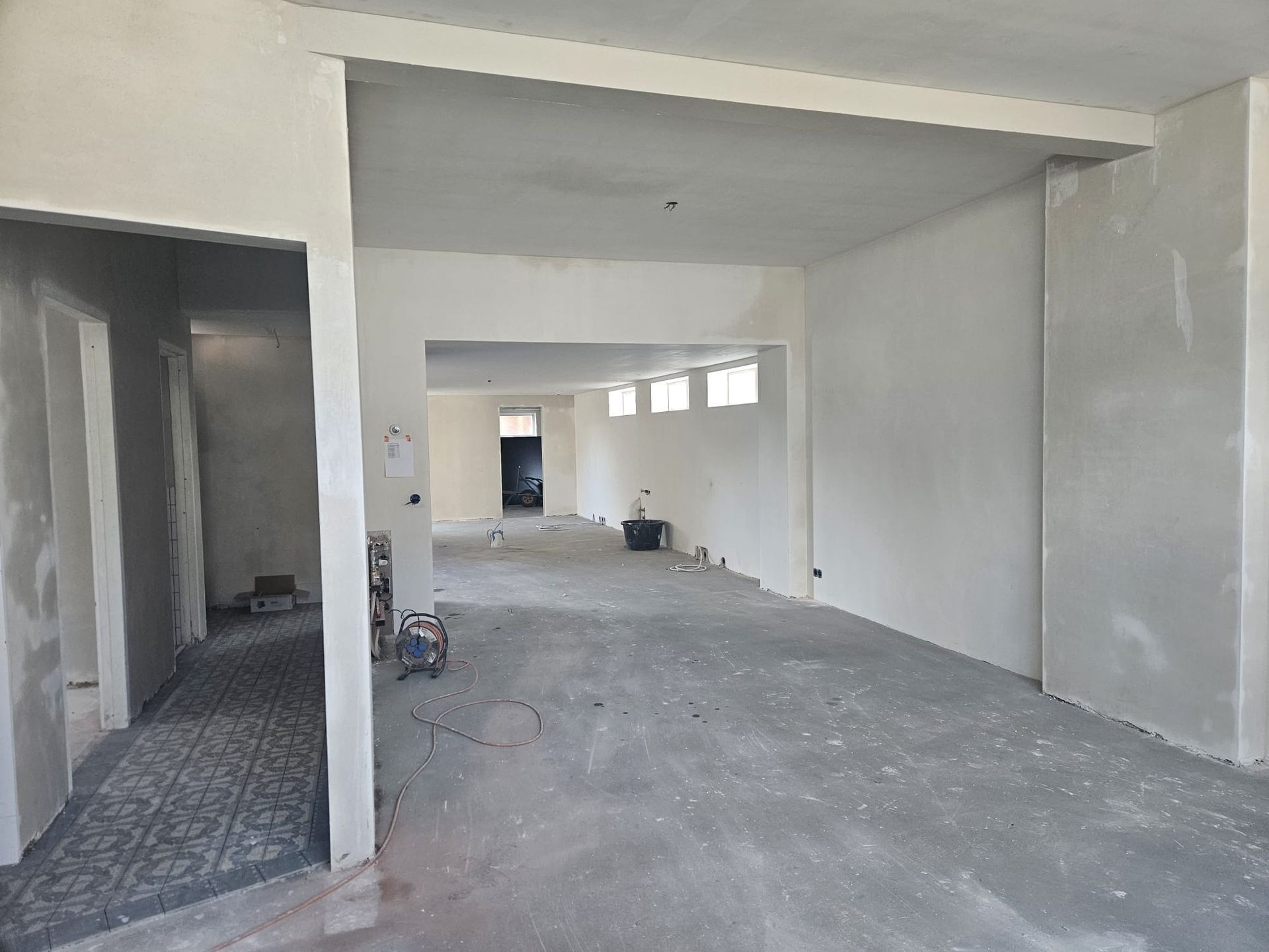 Interieurverbouwing modern design. Woningverbouwing open concept woonruimte