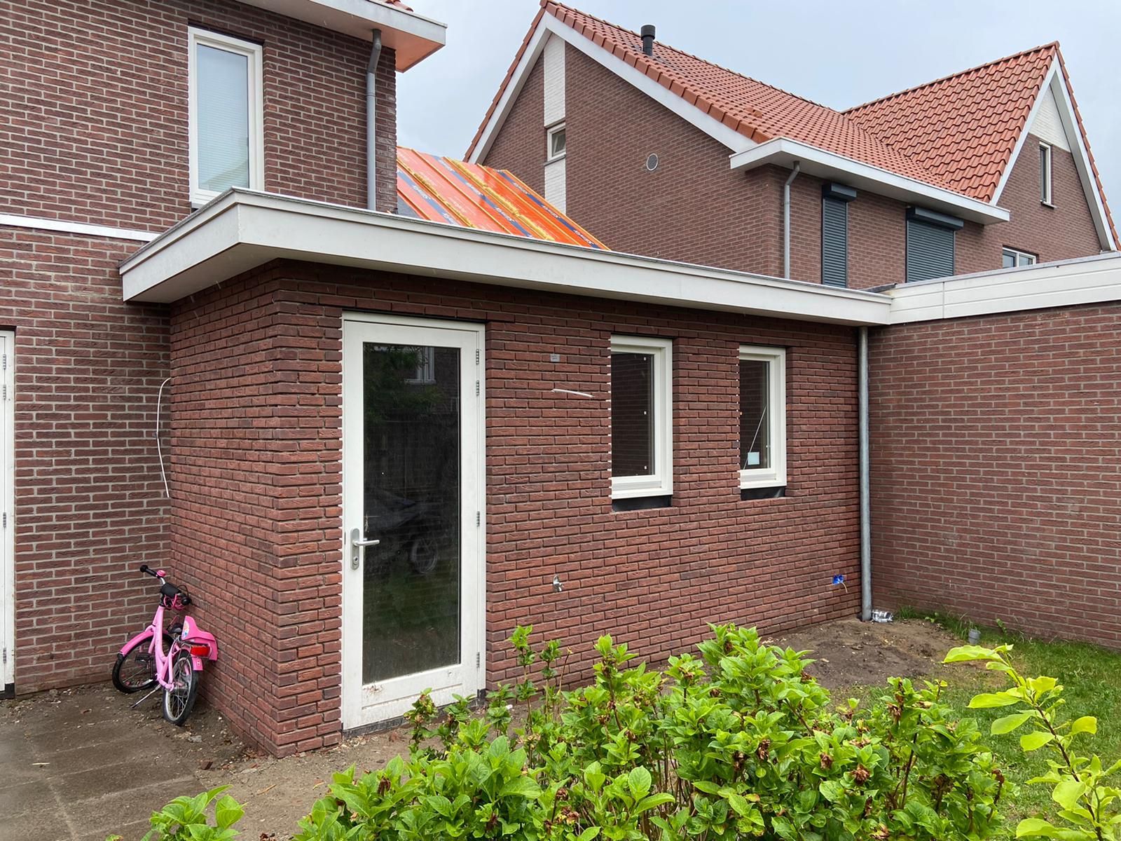 Huis aanbouw moderne deur. 