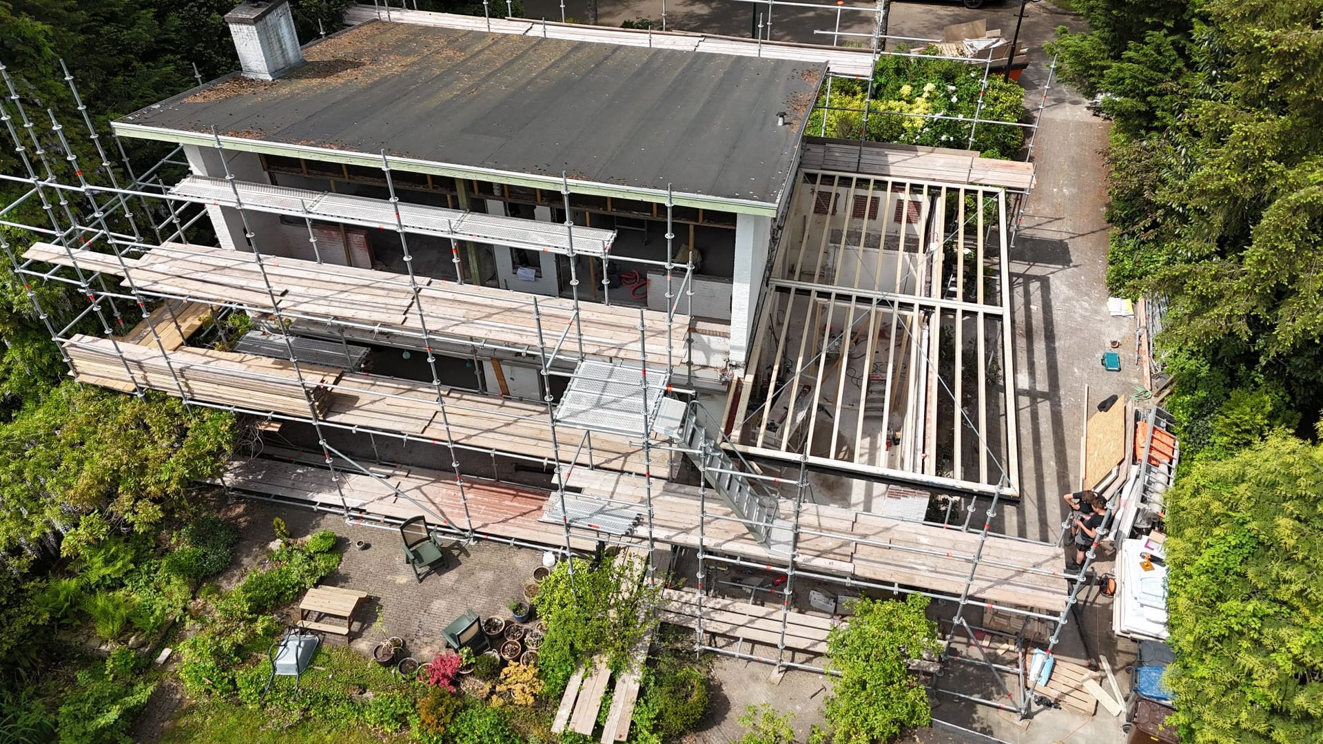 Luchtfoto uitbouw steiger. Modern huis verbouwing architect