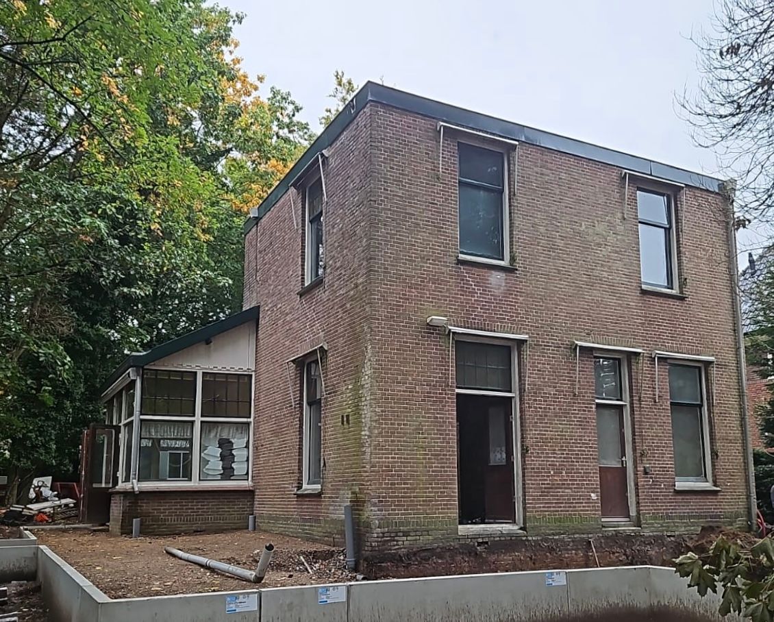 Woonhuis voorkant. Grote verbouwing