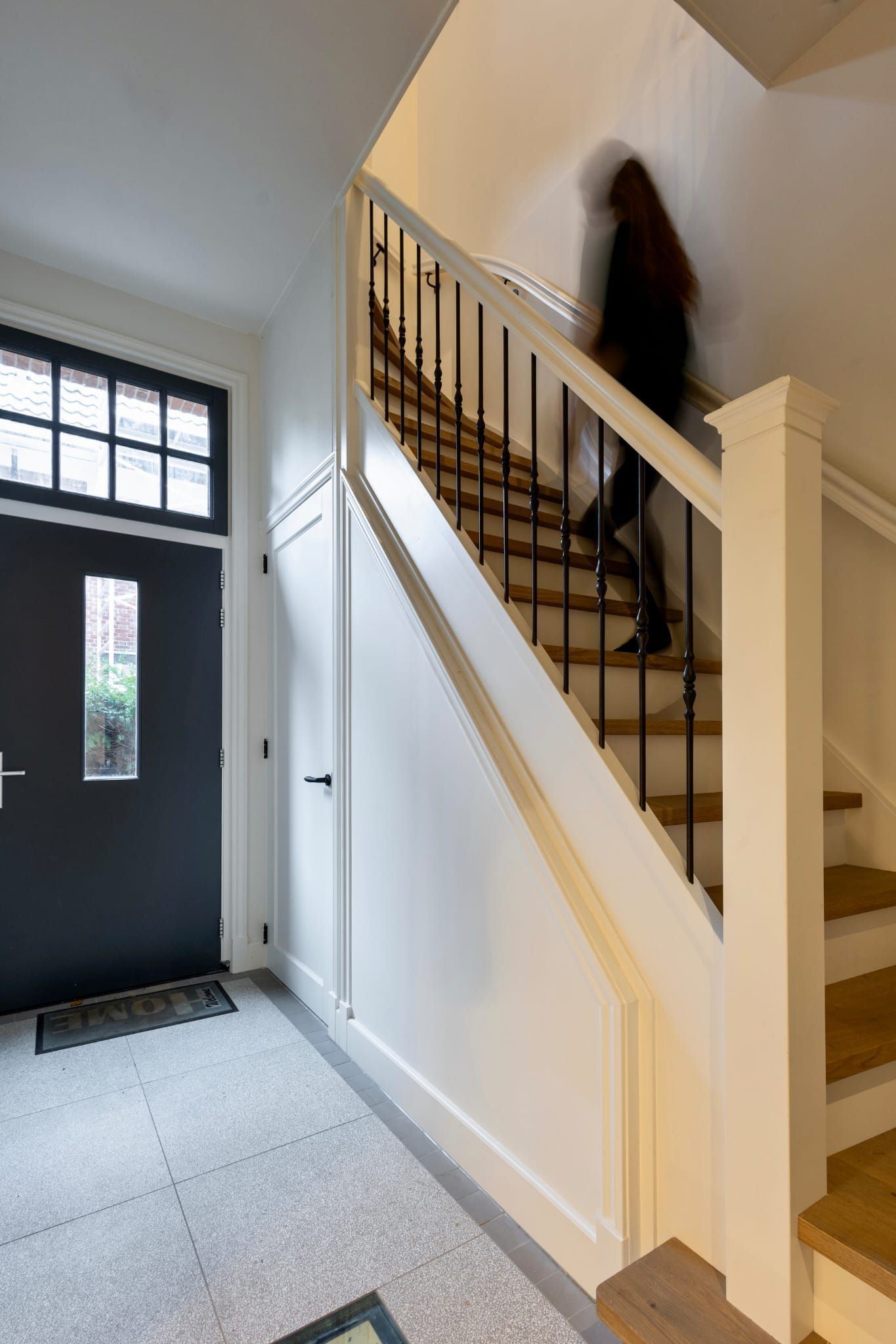 Modern trappenhuis wit. Interieur renovatie design
