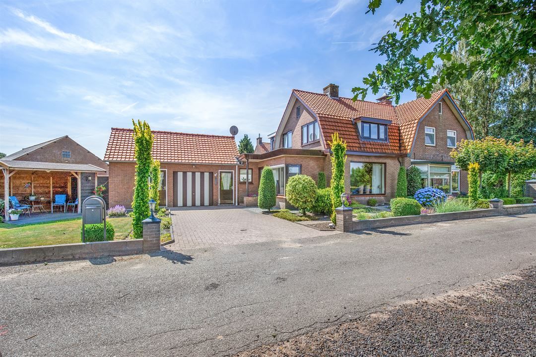 Woning voor renovatie en verbouwing met garage 