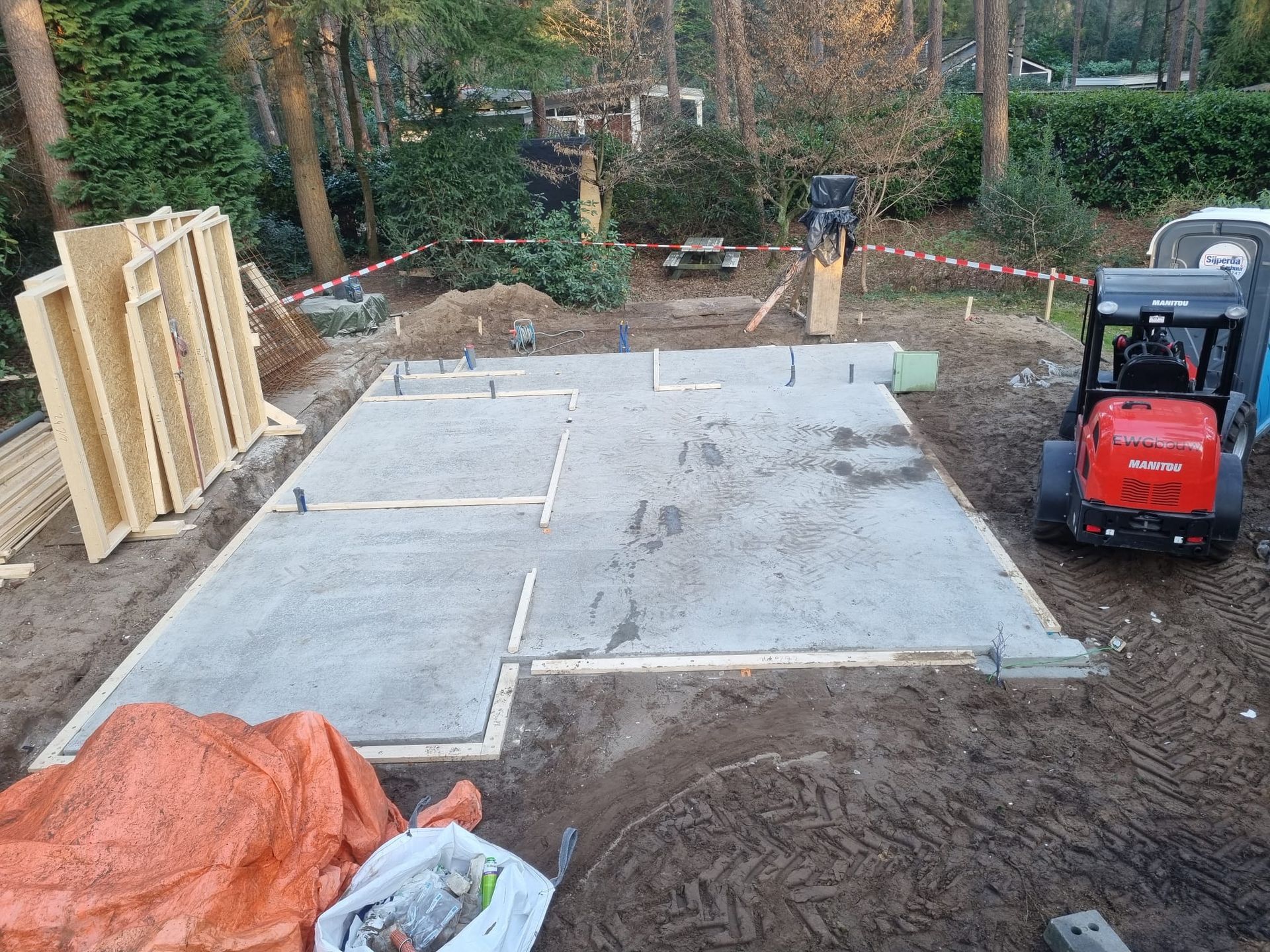 Fundering terras. Aanbouw fundamentwerk project.