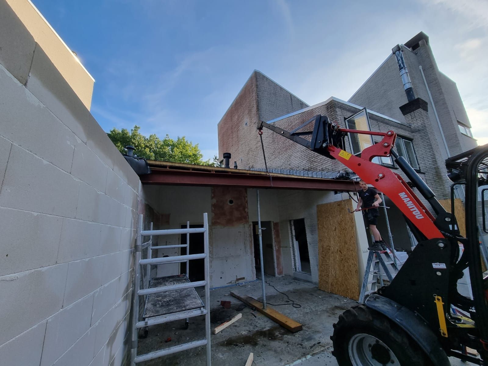Huisrenovatie met isolatie en kraanwerk - bouwplaats verbouwing