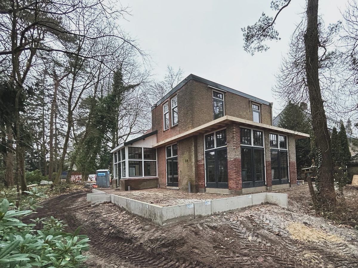 Aannemer verbouwing woningen moderne ramen.